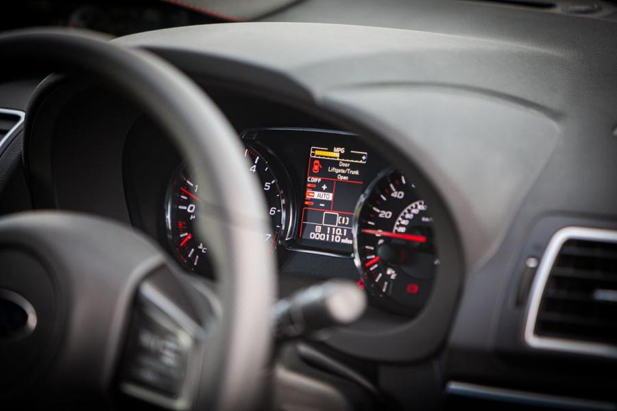Панель приборов Subaru WRX STI Final Edition 2017 года  (UK) (фото 7 из 21)